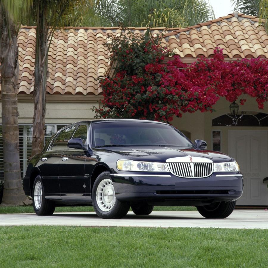  Lincoln Town Car 1998 года  (фото 31 из 77)